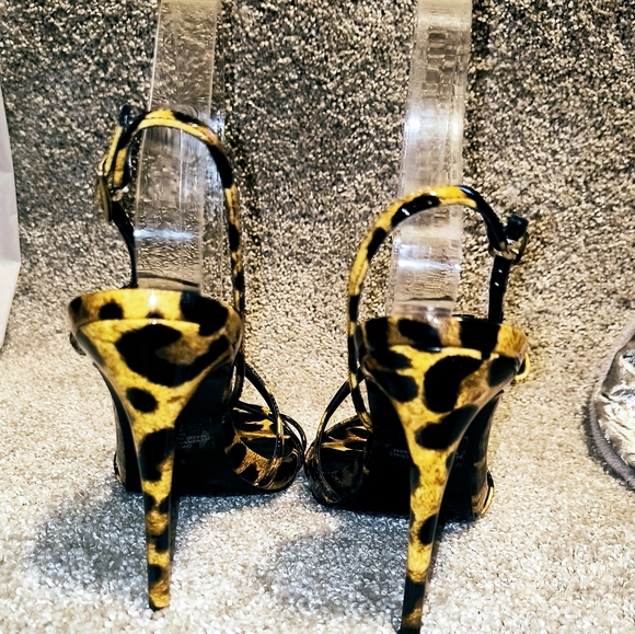 Guess Cheetah Sandals - Picture 4 of 5